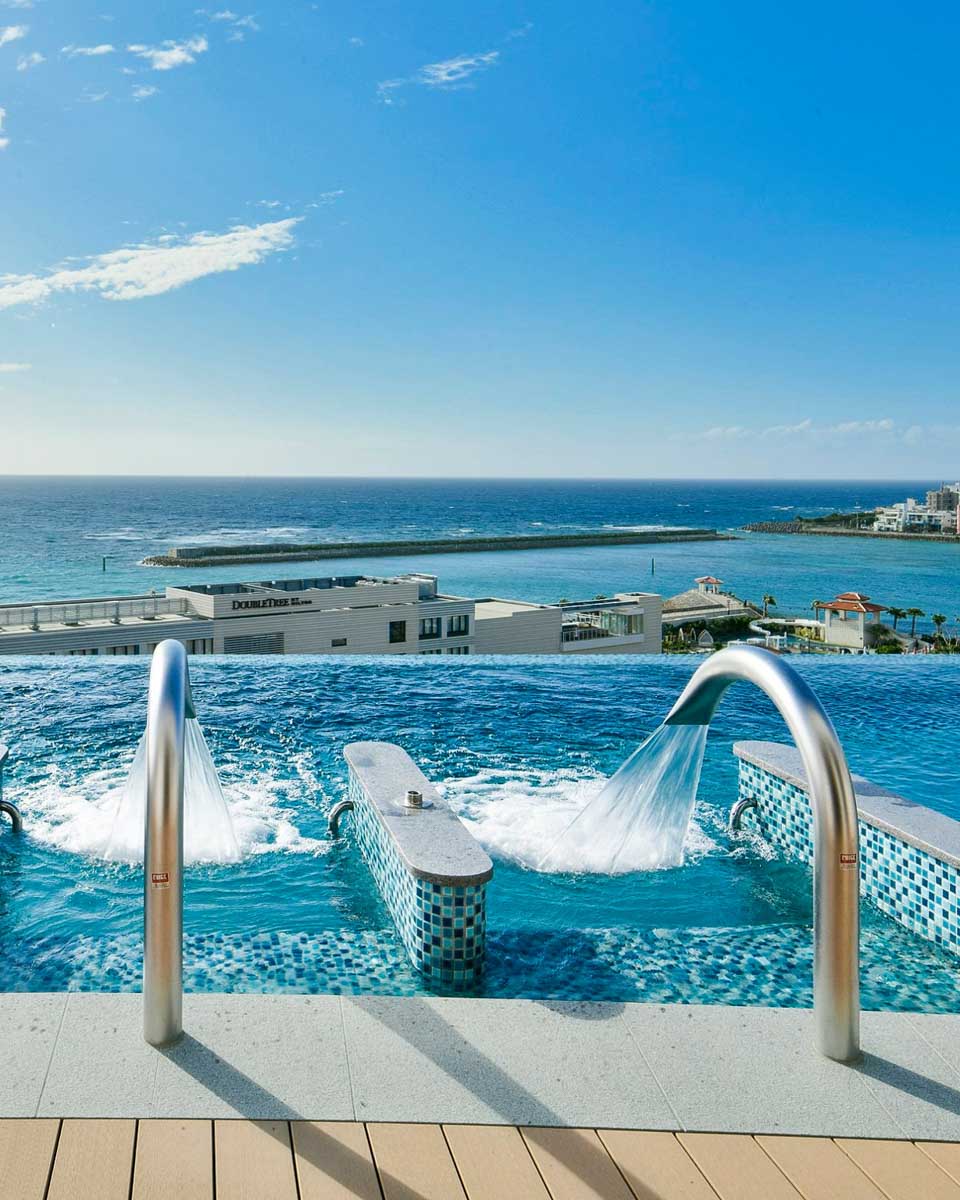 Rooftop infinity pool at Lequ Okinawa Chatan Spa ＆ Resort