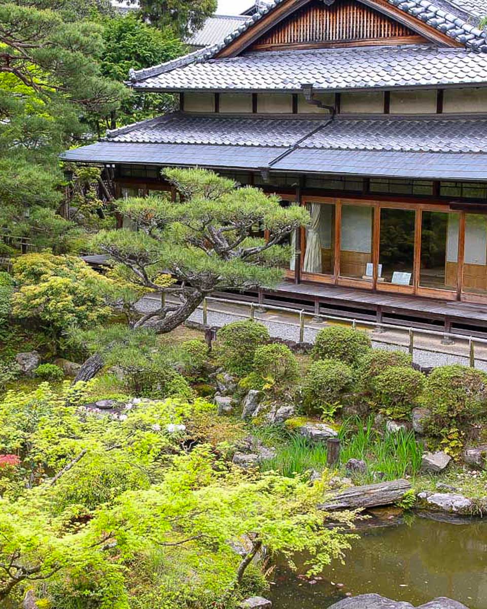 Yoshikien-Garden-in-Nara-Japan