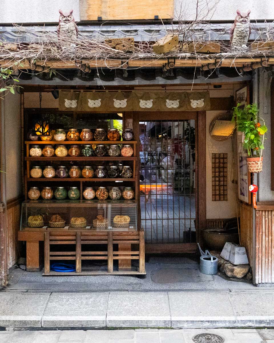 A-small-shop-in-Ginza-Tokyo-Japan