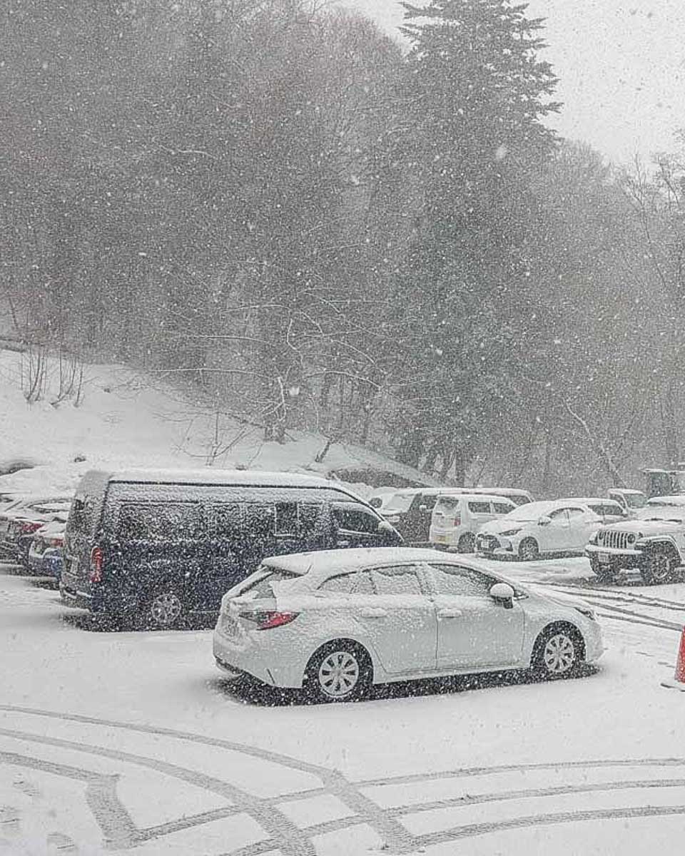 A-snowy-parking-lot-at-Jigokudani-Monkey-Park-Japan