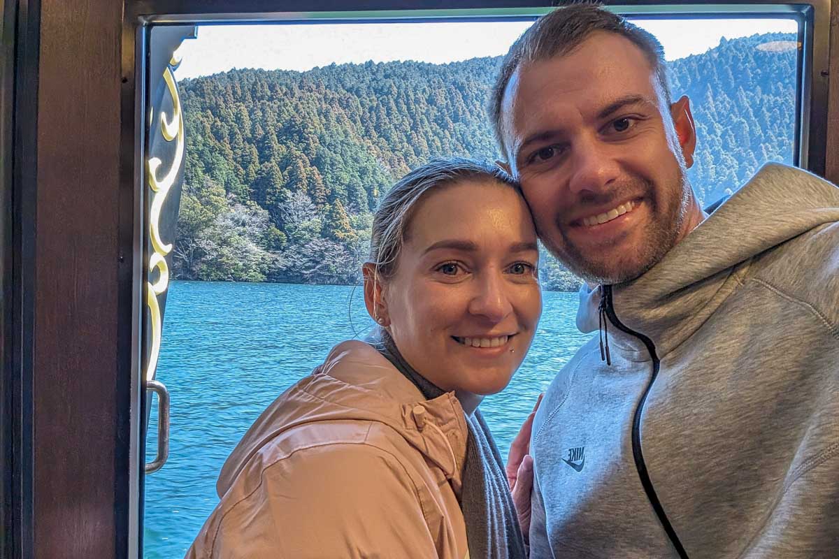 Bailey-and-Daniel-take-a-selfie-on-the-scenic-cruise-on-Lake-Ashi-kawaguchiko Japan
