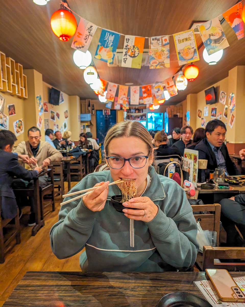 Bailey-eats-noodles-in-Asakusa-Tokyo-Japan