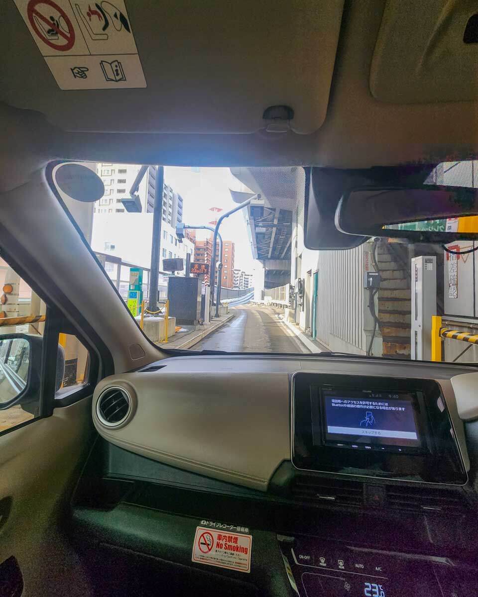 Daniel drives a car in Japan (5)