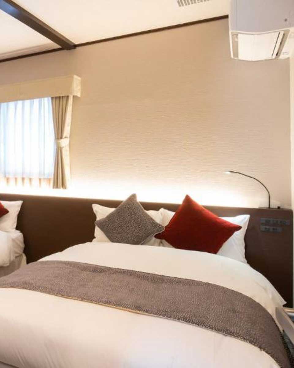 HOTORI no HOTEL BAN in Lake Kawaguchi Japan 1