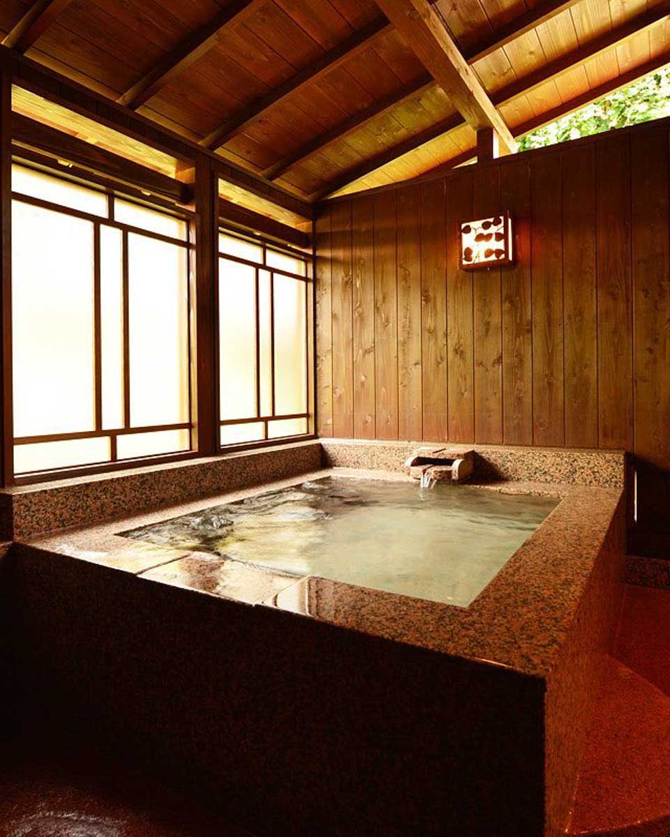 Hakone Onsen Ryokan Yaeikan in Hakone Japan (2)