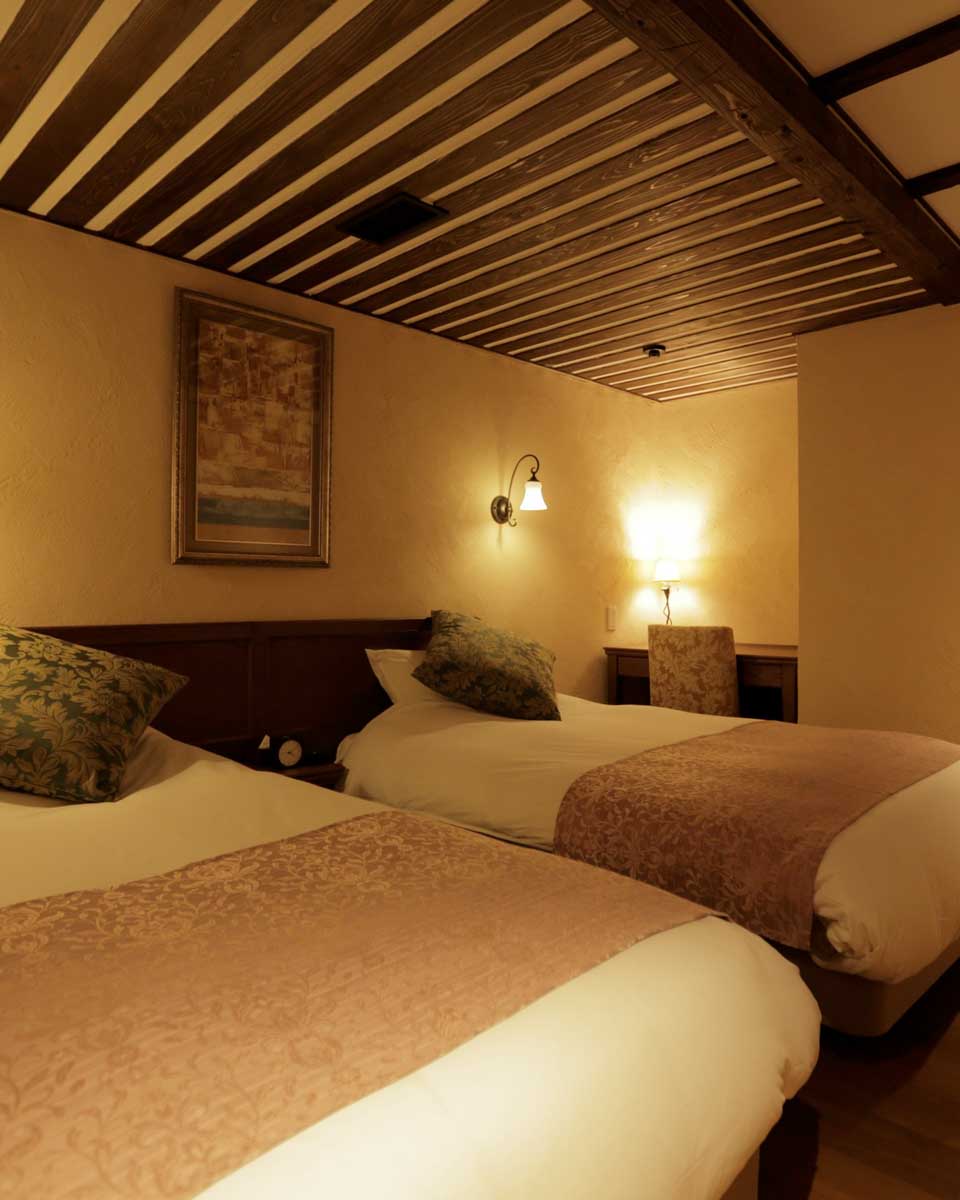 La Vista Fujikawaguchiko in Lake Kawaguchi Japan (1)