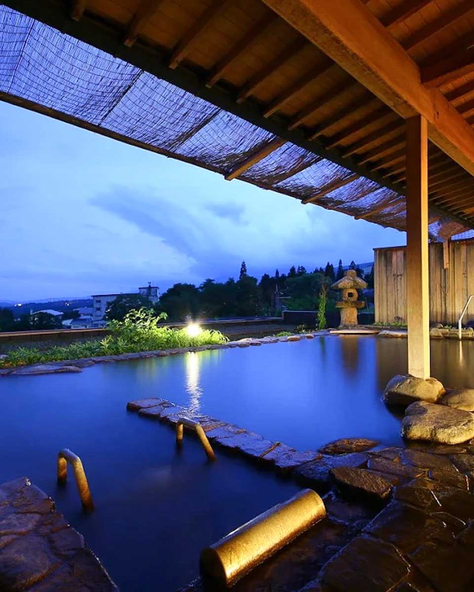 Outdoor onsen at Hotel Taiko in Nagano copy