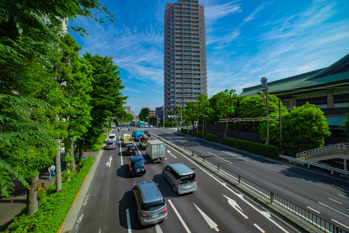 Traffic on an urban street in Tokyo