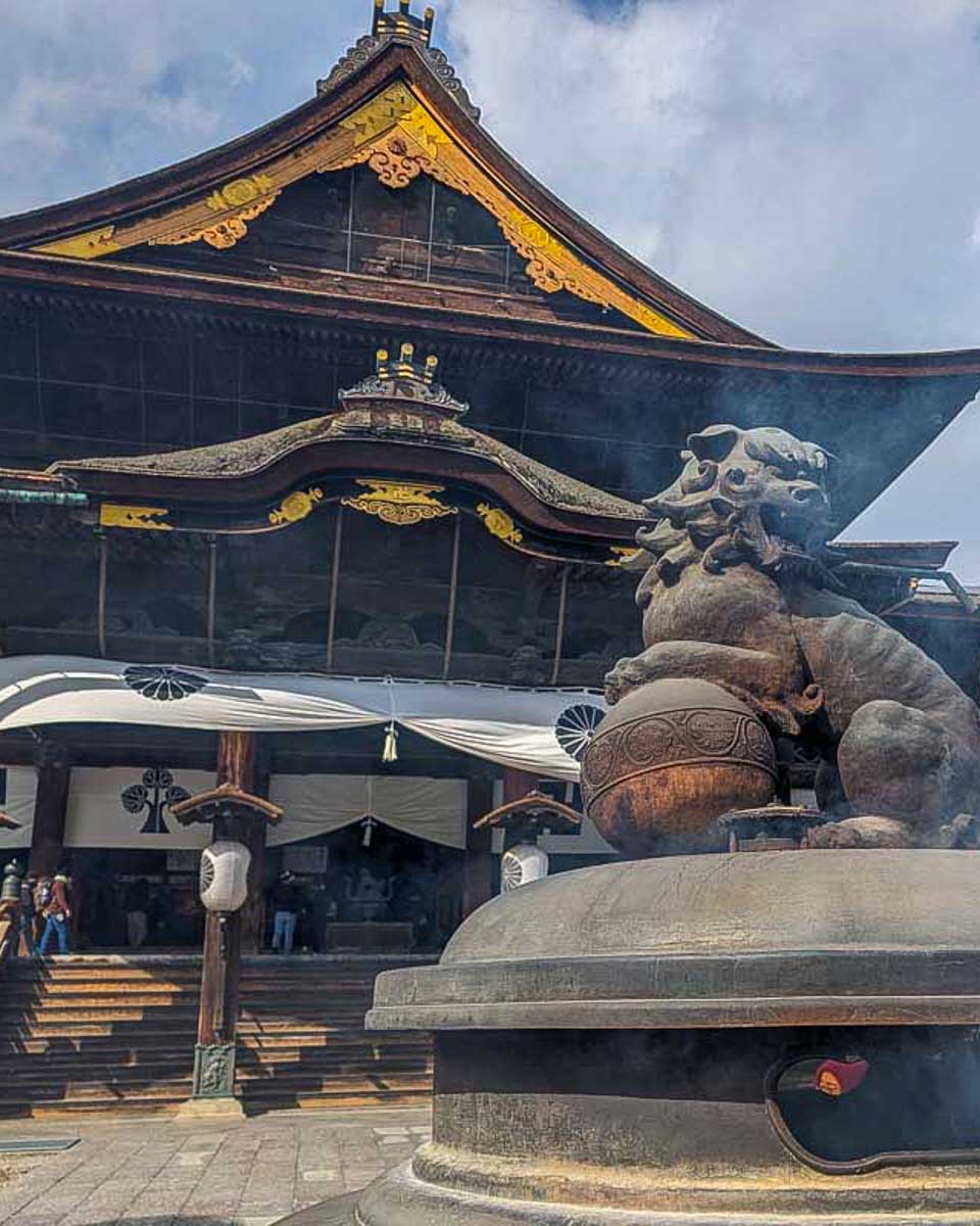 Zenko-ji-Temple-in-Nagano-Japan-1