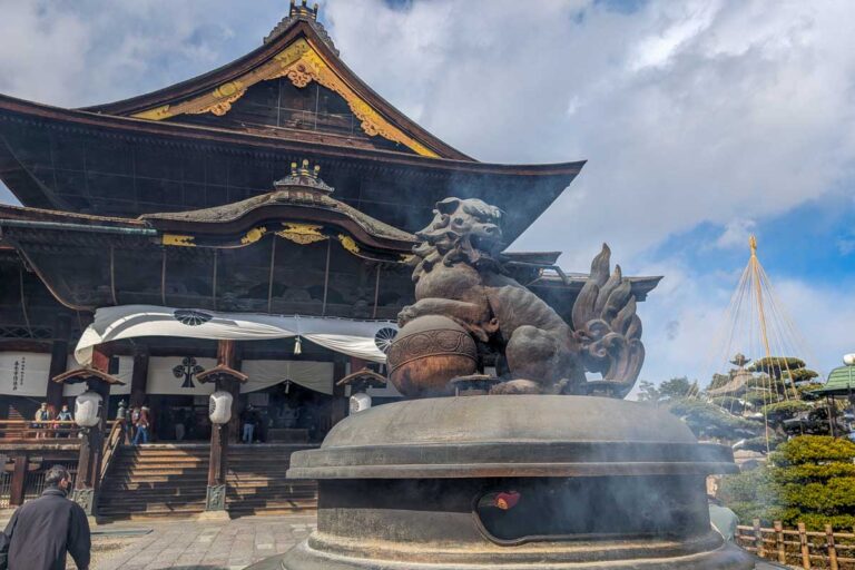 Zenko-ji-Temple-in Nagano Japan