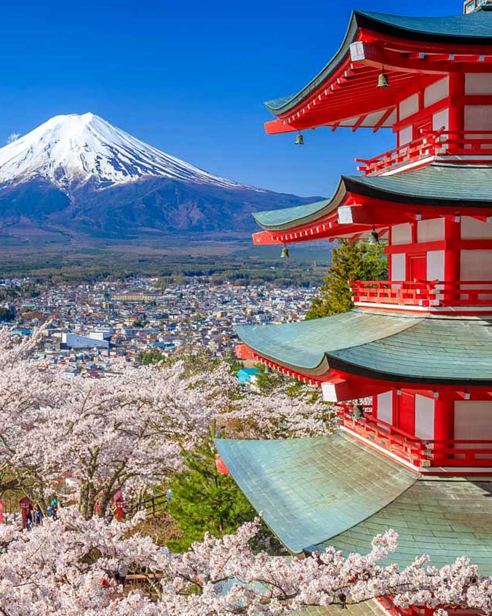 Mt.-Fuji-with-Chureito-Pagoda-in-Japan