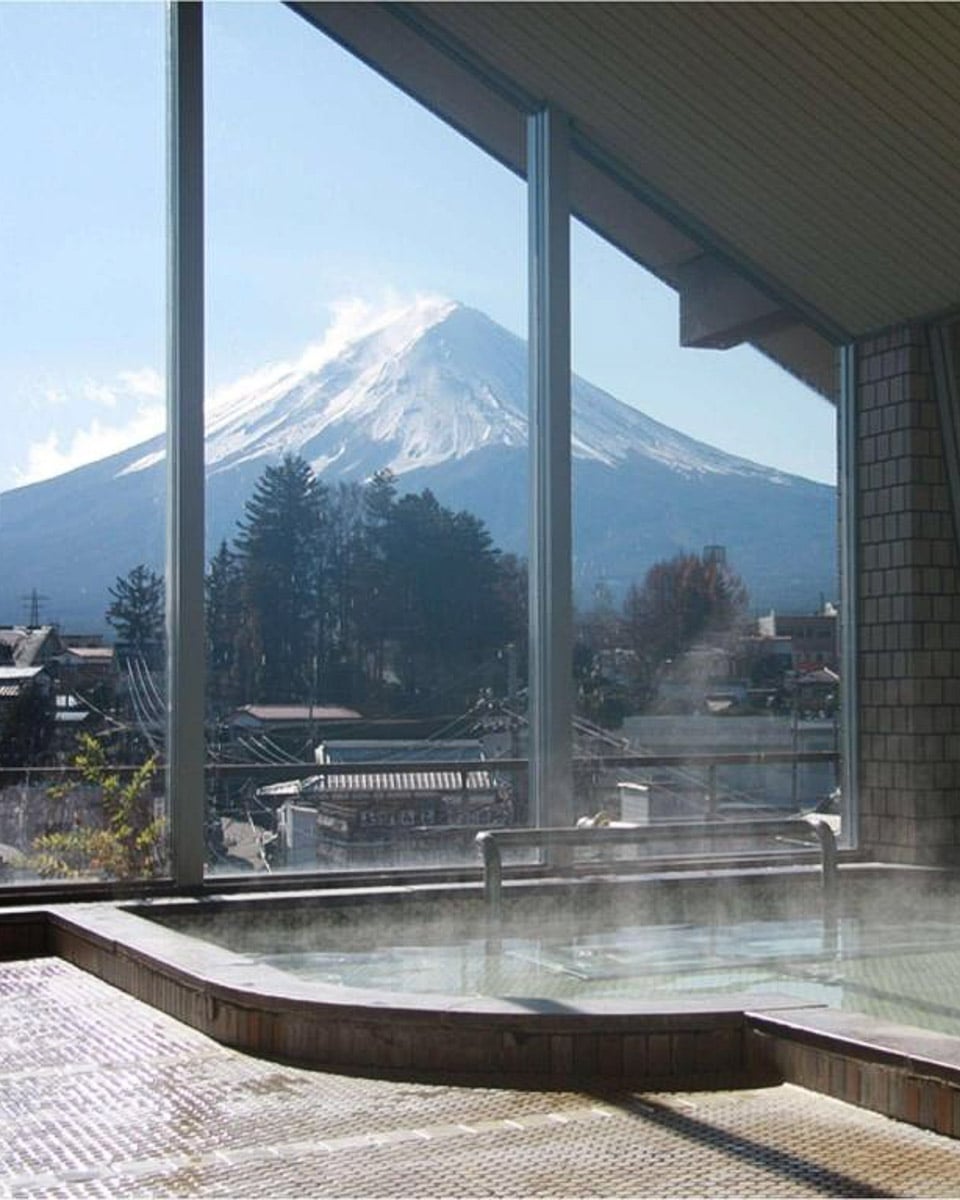 Kawaguchiko Hotel in Lake Kawaguchi near Mt Fuji Japan 1